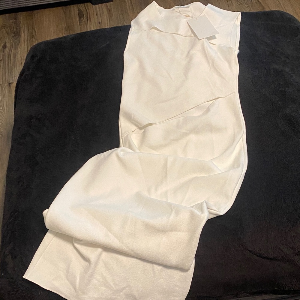 Zara Ivory Sleeveless Gown